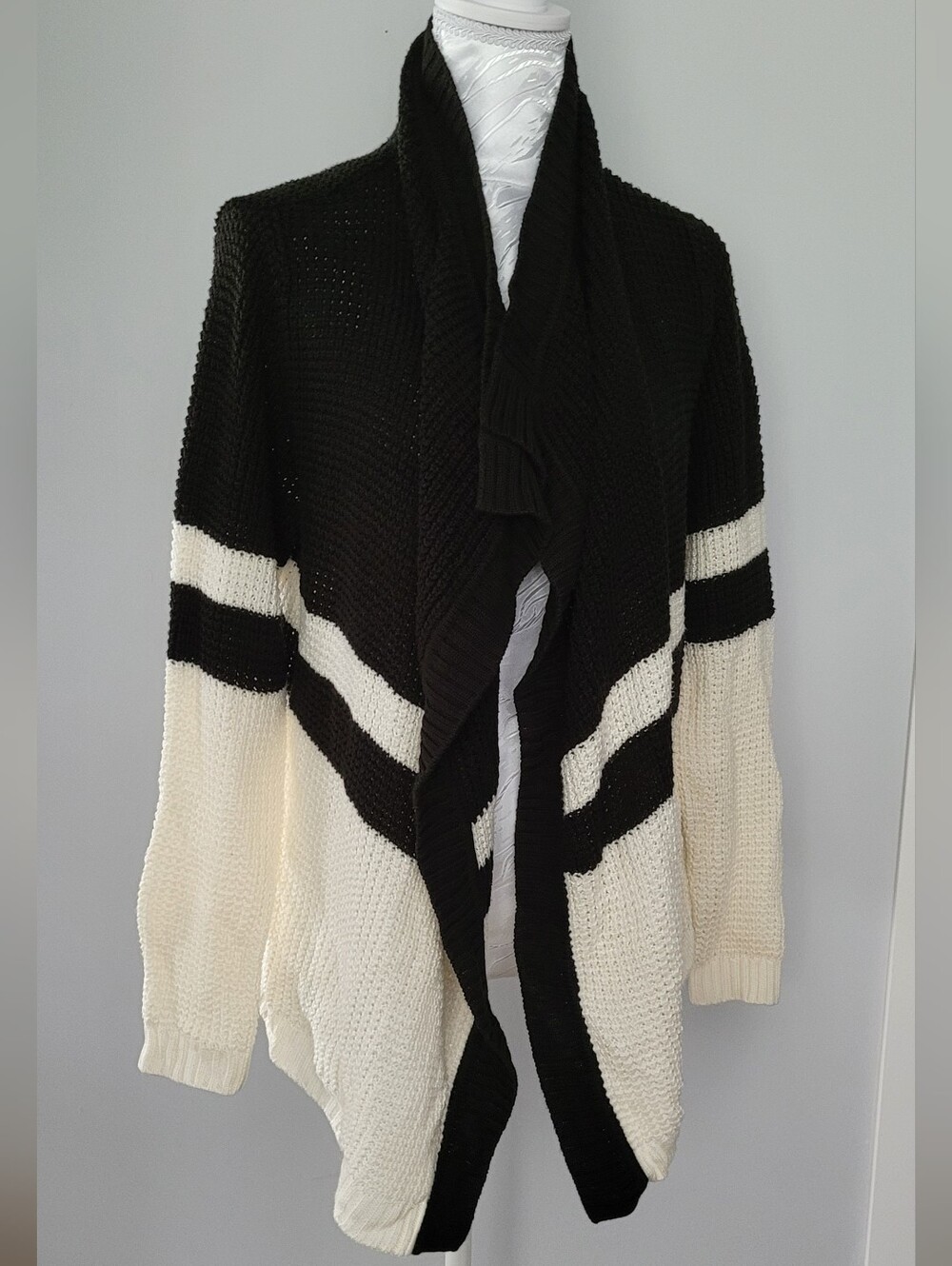 Ivanka Trump Black and Cream Colorblock Open-Front Cardigan